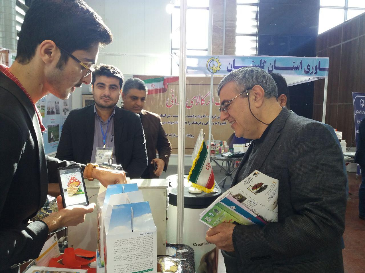 بازدید مدیرکل دفتر برنامه‌ریزی و امور فناوری وزارت علوم از غرفه پارك علم و فناوري گلستان در نمايشگاه دستاوردهاي پژوهش، فناوري و فن بازار ملي ايران