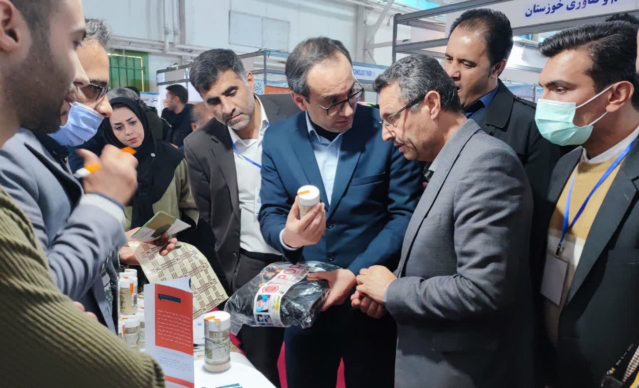 بازدید معاون وزیر علوم از آخرین دستاوردهای واحدهای فناور غرفه پارک علم و فناوری گلستان