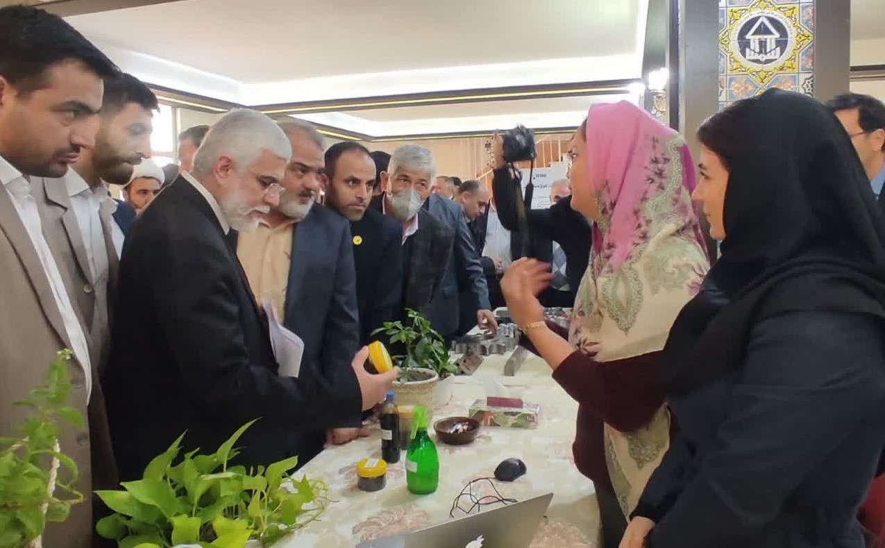 بازدید استاندار گلستان از نخستین نمایشگاه دستاوردهای فناورانه مرکز رشد شرق گلستان