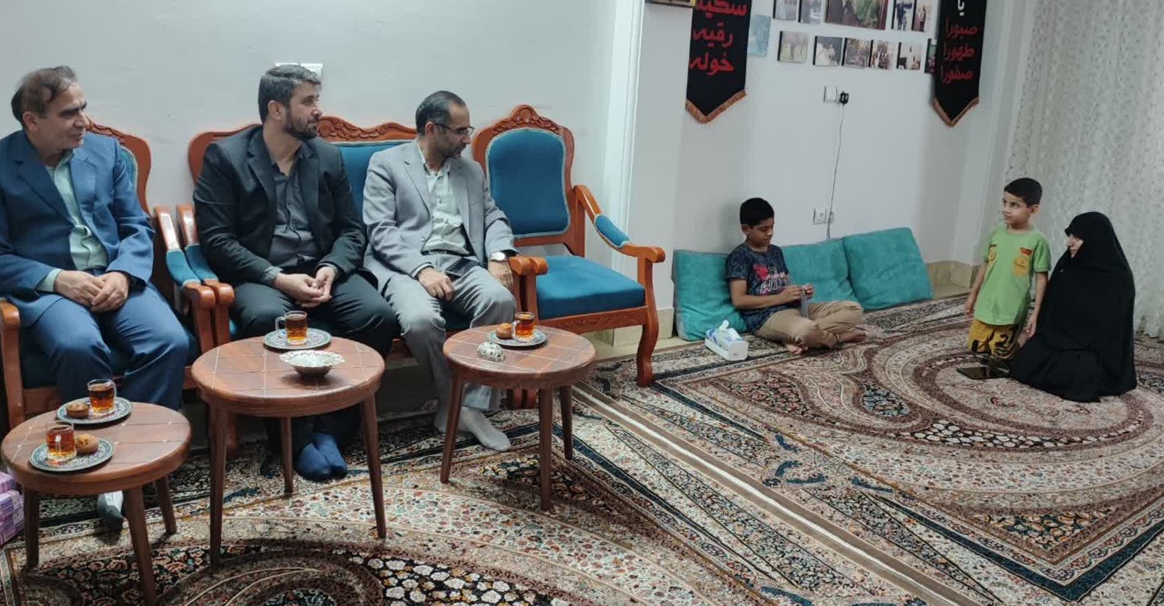 مديران پارک علم و فناوري گلستان با خانواده شهيد «افشین ذورقی» ديدار کردند