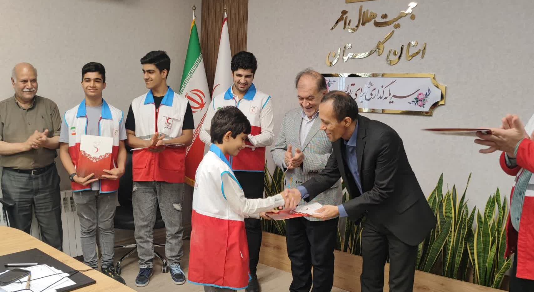 تقدیر از فناوران گلستانی برگزیده در مسابقات ملی رباتیک اصفهان